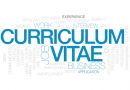 Arte en PSD de la palabra curriculum vitae CV letras de color azul, fondo blanco,